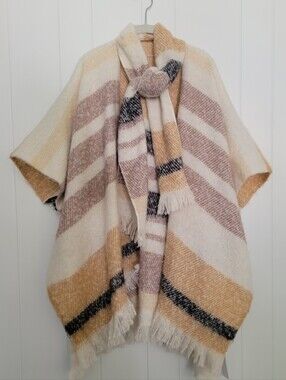 SALE Twig & Arrow Von Maur Poncho Blanket Wrap Scarf Fringe Western Cozy OS NWT